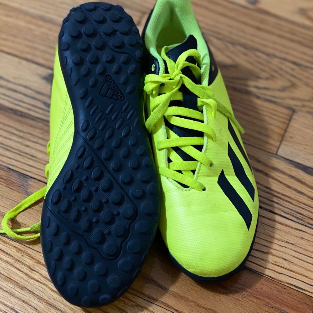 Sneakers - Picture 2 of 3